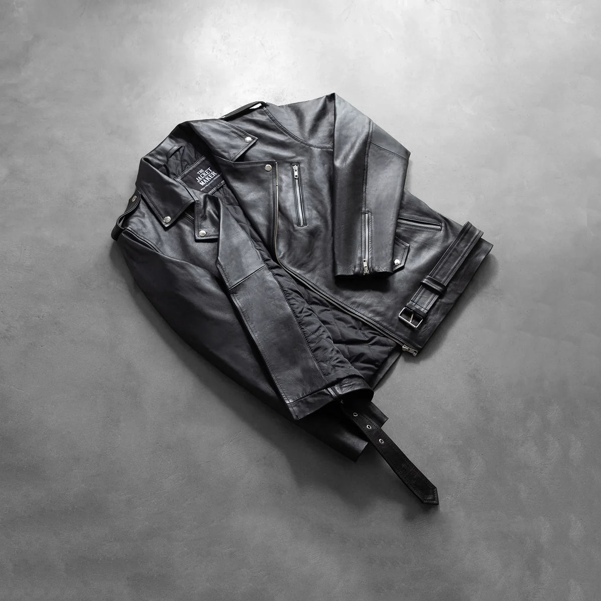 
Helman käsityömäinen viimeistely tuotteessa Allaric Alley Black Leather Biker Jacket
