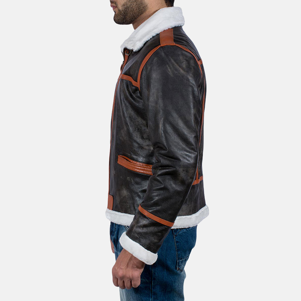 Close-Up Detail of High neck with Belt &amp; Zipper Hardware on Men's Alpine Ruskea Fur Nahkatakki Miehille