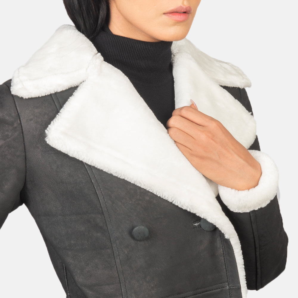 
Sisäpuolen näkymä Showing Fully Faux Fur Lined & Kaksi käytännöllistä sisätaskua