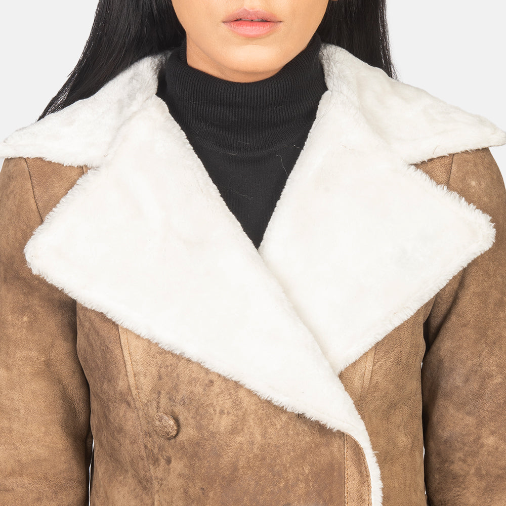 
Sisäpuolen näkymä Showing Fully Faux Fur Lined & Kaksi käytännöllistä sisätaskua