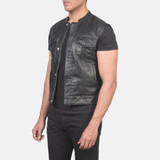
Black Sheepskin Leather Biker Jacket - Takaa istuvilla olkapäillä ja siistillä helmalla