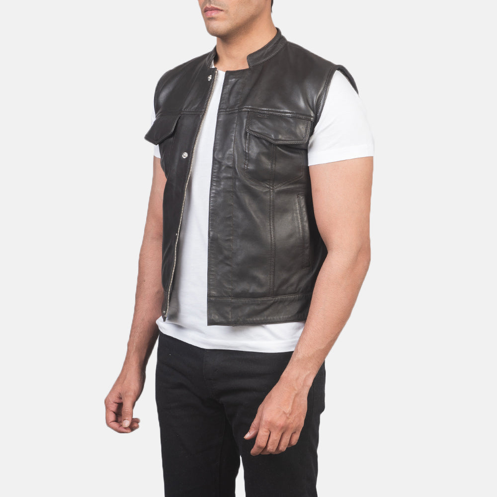 
Brown Sheepskin Leather Biker Jacket - Takaa istuvilla olkapäillä ja siistillä helmalla