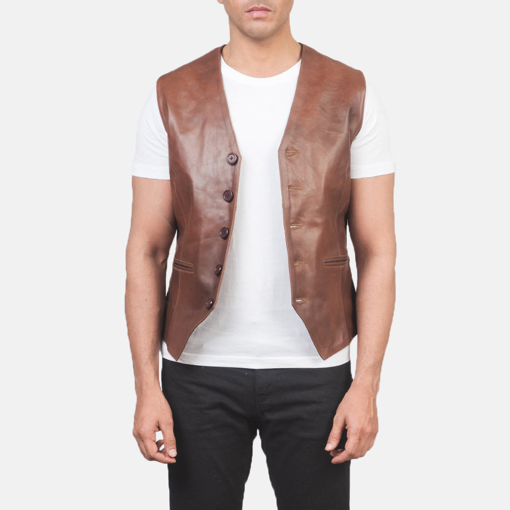 Men's Auden Ruskea Nahkaliivi Miehille in Brown Cowhide Leather - Front Profile View &amp; Tailored Silhouette | Buy Online