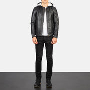 
Baston Black Hooded Leather Bomber Jacket - Sivuprofiili ergonomisella hihanleikkauksella