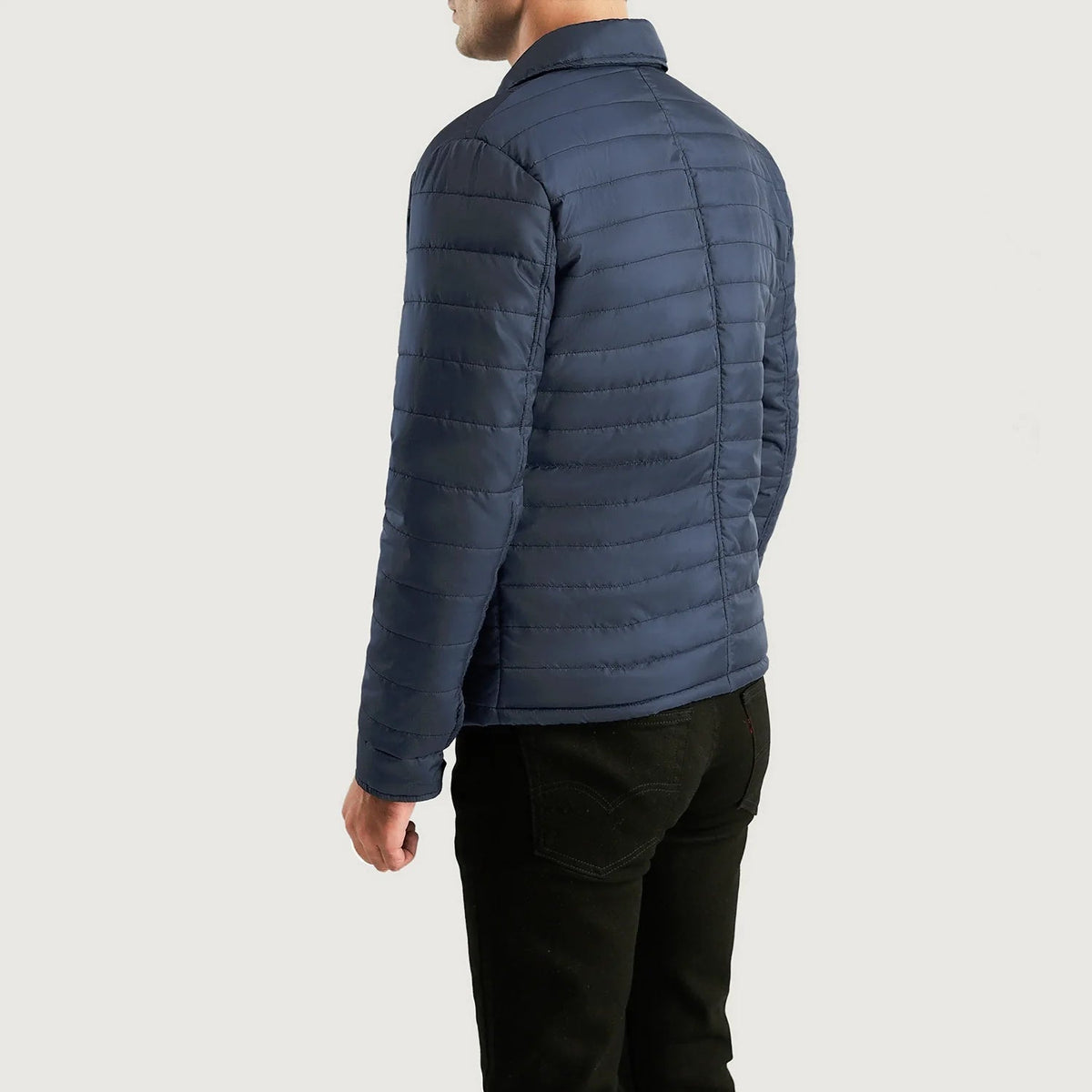 Close-Up Detail of High neck &amp; Button Hardware on Men's Bo Quilt Windbreaker Nahkatakki Miehille