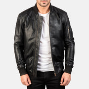 
Bomia Ma-1 Black Leather Bomber Jacket in Black Sheepskin Leather - Edestä ja räätälöity siluetti | Osta verkosta