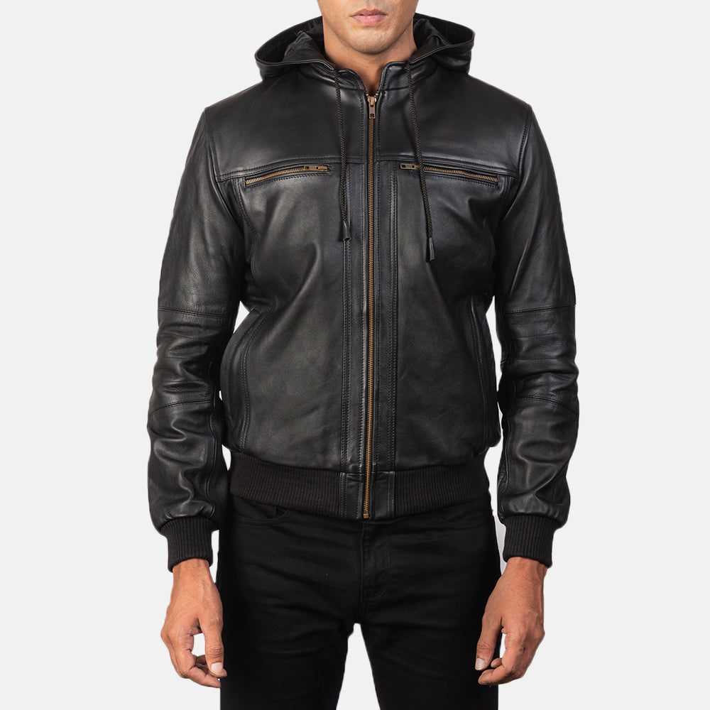 
Bouncer Biz Black Leather Hooded Bomber Jacket - Sivuprofiili ergonomisella hihanleikkauksella