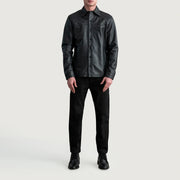 
Yksityiskohtainen lähikuva of Shirt & Buttons Hardware on Bronco Musta Leather Shirt Miehille