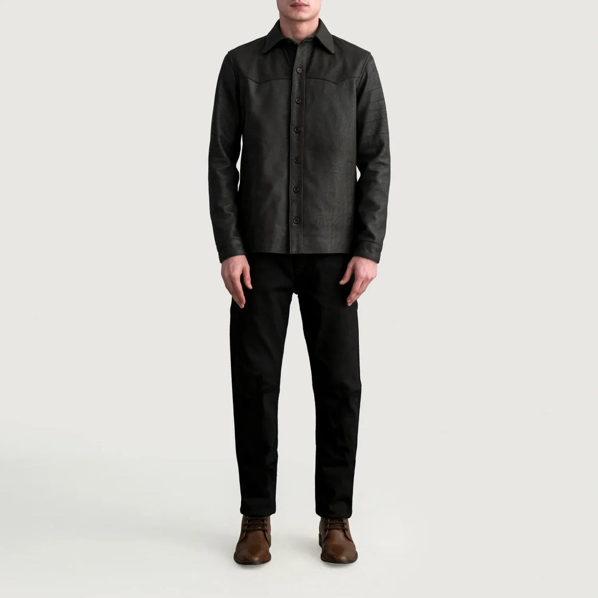 
Yksityiskohtainen lähikuva of Shirt & Buttons Hardware on Bronco Tumbled Ruskea Leather Shirt Miehille