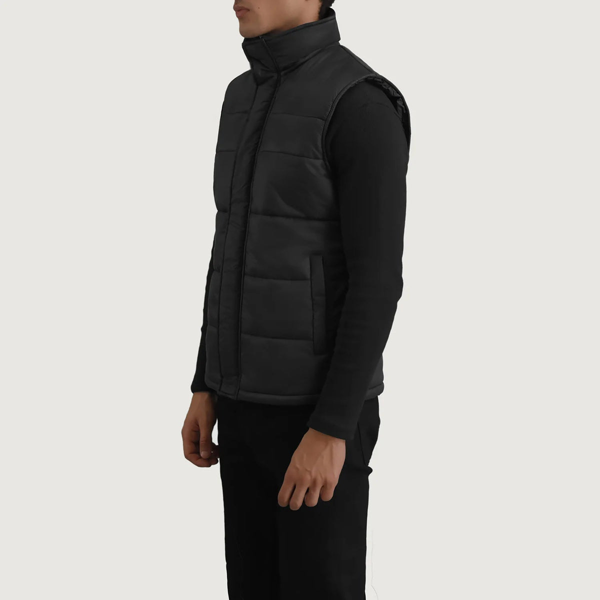 
Black Full-Grain leather Vest - Takaa istuvilla olkapäillä ja siistillä helmalla