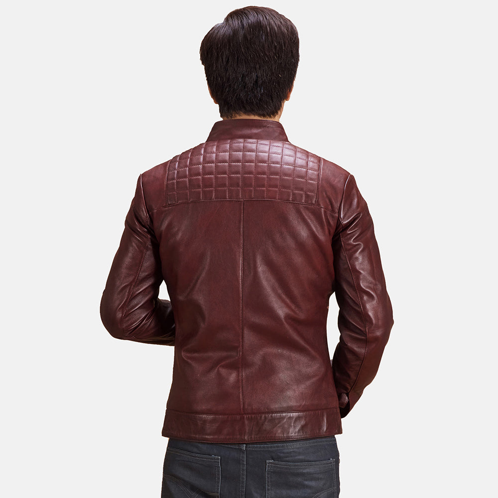 
Yksityiskohtainen lähikuva of Band with Snap Button & Zipper Hardware on Burgunn Dee Kastanjanruskea Nahkainen Biker-takki Miehille