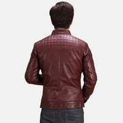 
Yksityiskohtainen lähikuva of Band with Snap Button & Zipper Hardware on Burgunn Dee Kastanjanruskea Nahkainen Biker-takki Miehille