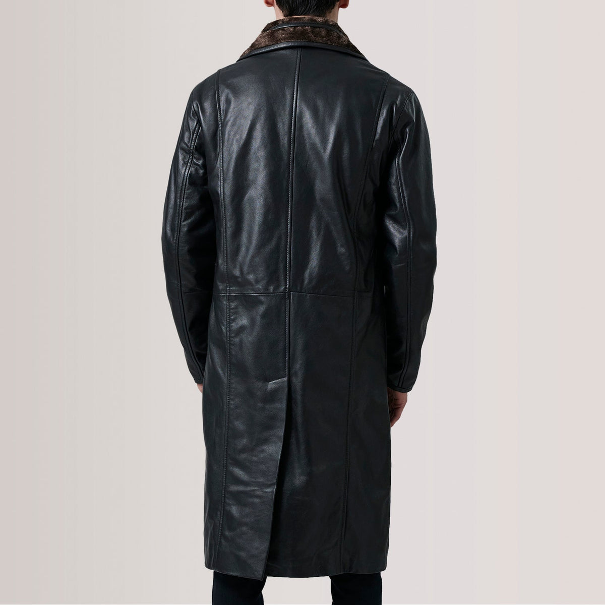 Close-Up Detail of Notch &amp; Button Hardware on Cai Musta Leather Shearling Nahkatakki Pitkä Miehille For Men