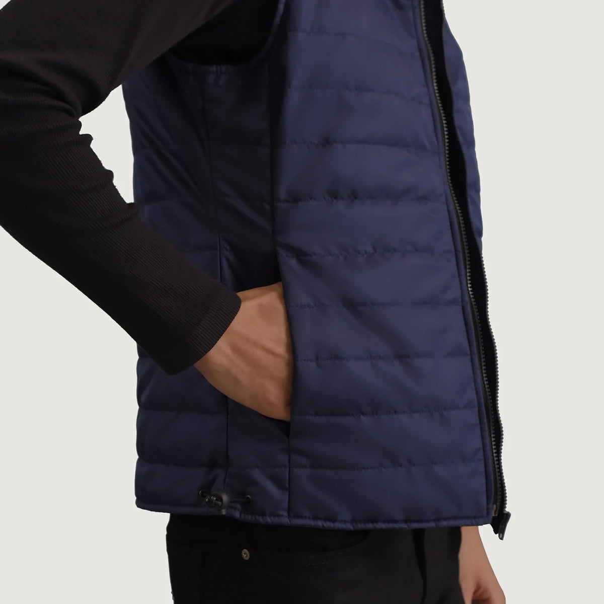 
Sisäpuolen näkymä Showing Quilted Viscose Lining & Kaksi käytännöllistä sisätaskua