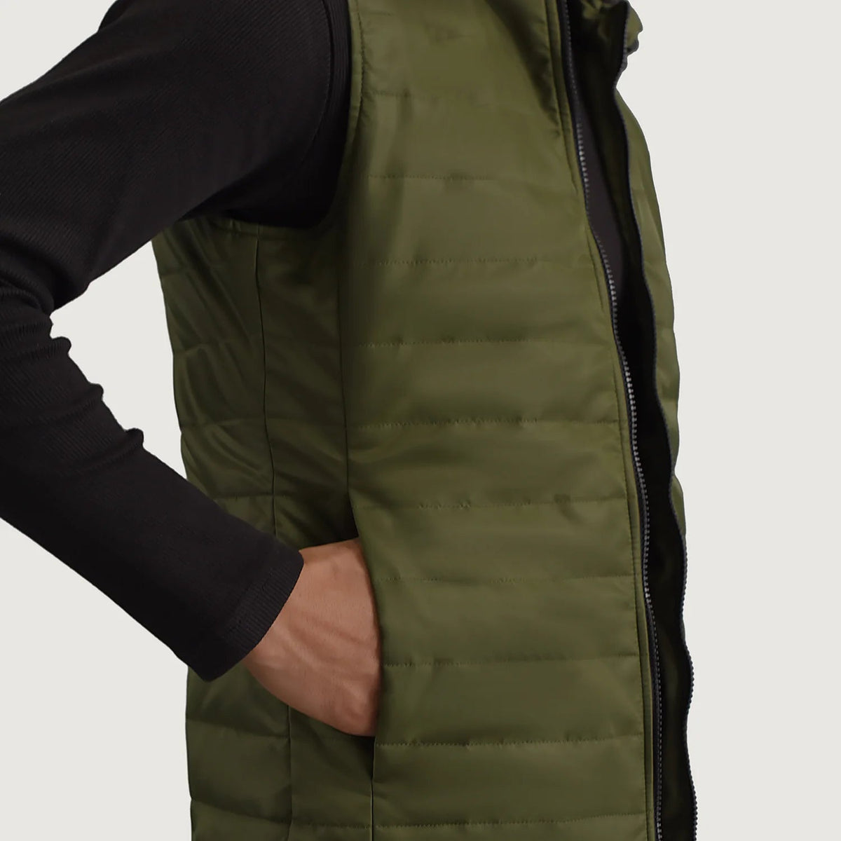 
Sisäpuolen näkymä Showing Quilted Viscose Lining & Kaksi käytännöllistä sisätaskua