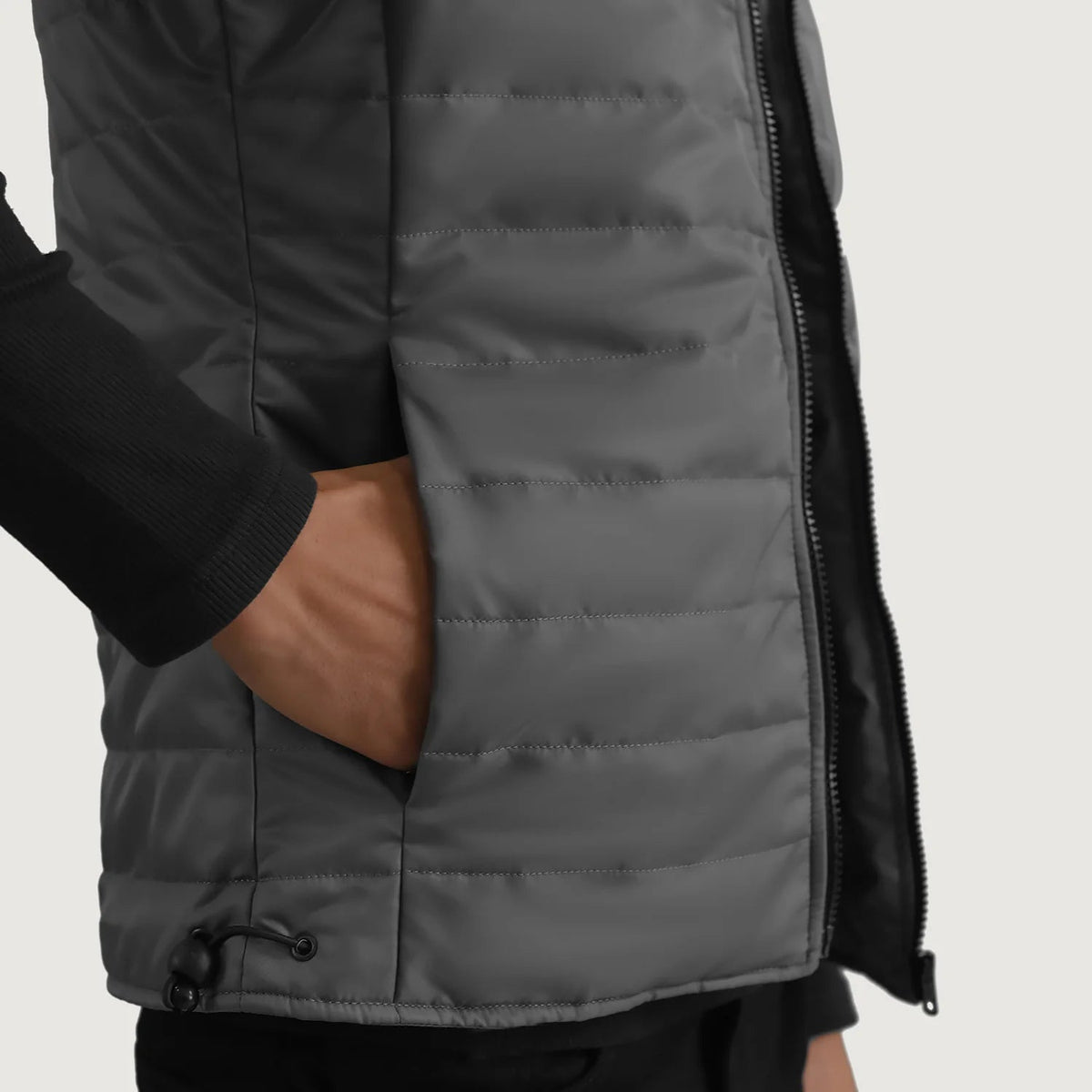 
Sisäpuolen näkymä Showing Quilted Viscose Lining & Kaksi käytännöllistä sisätaskua