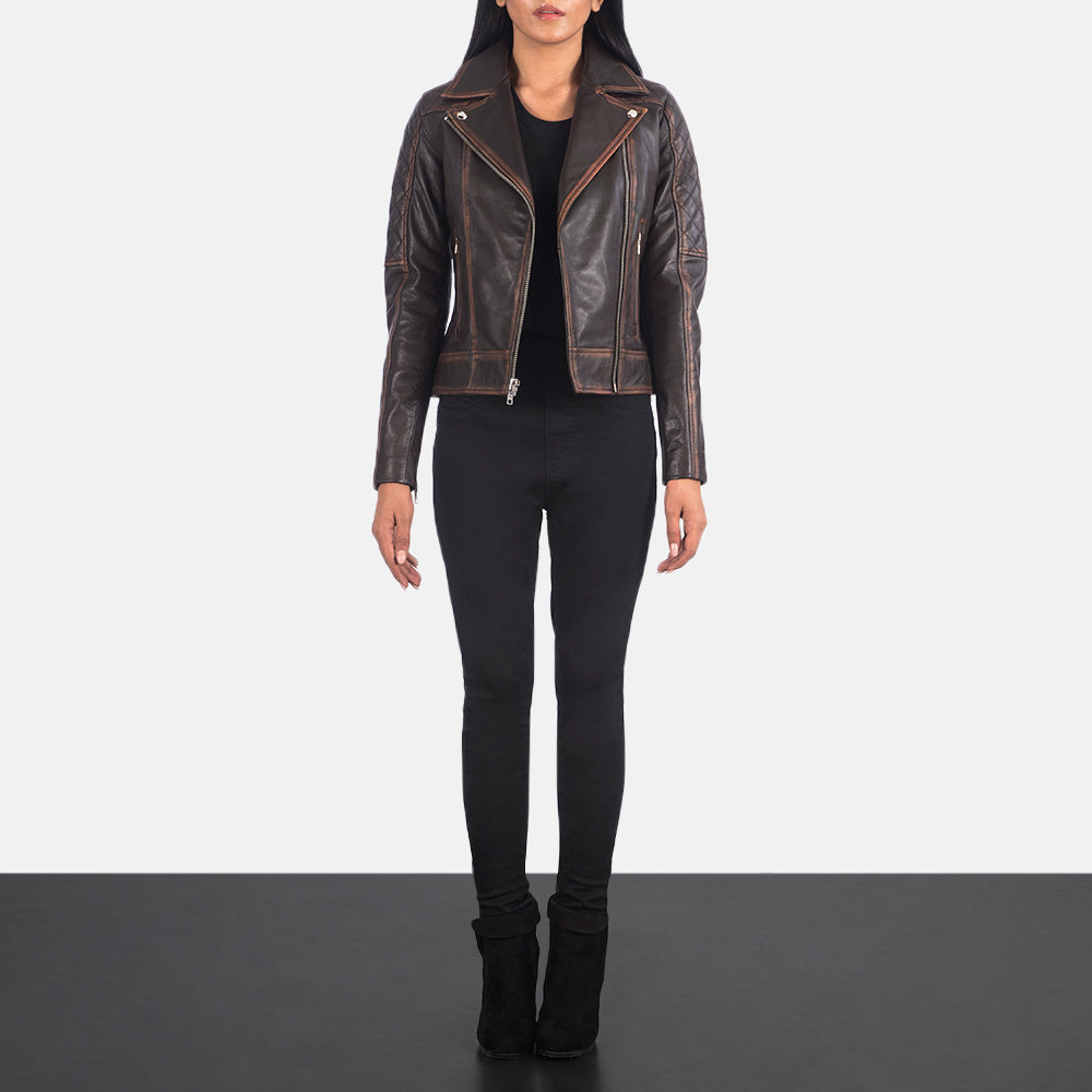 
Carolyn Quilted Vintage Brown Biker Jacket - Sivuprofiili ergonomisella hihanleikkauksella