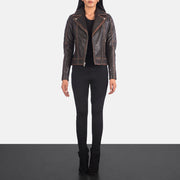 
Carolyn Quilted Vintage Brown Biker Jacket - Sivuprofiili ergonomisella hihanleikkauksella