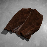 Styled Fit Perspective of Men's Charcoal Mocha Suede Nahkainen Biker-takki Miehille on Model - Natural Daylight Drape