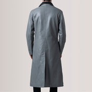 
Yksityiskohtainen lähikuva of Notch & Button Hardware on Charlton Grey Leather Single Breasted Nahkatakki pitkä Miehille For Men