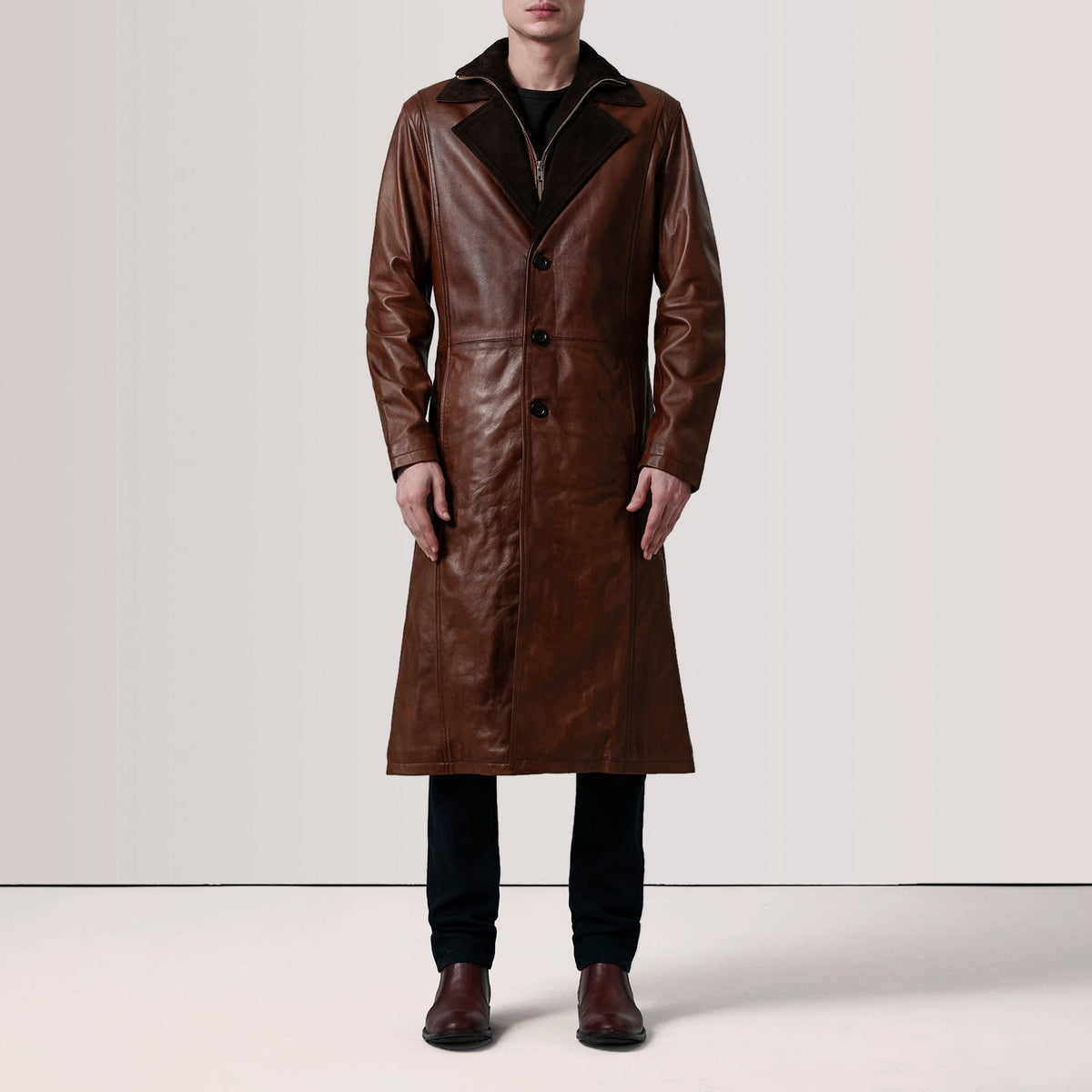 
Distressed Brown Sheepskin Burnished Leather Coat - Takaa istuvilla olkapäillä ja siistillä helmalla