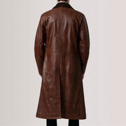 
Yksityiskohtainen lähikuva of Notch & Button Hardware on Charlton Waxed Ruskea Leather Single Breasted Nahkatakki pitkä Miehille For Men