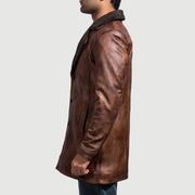 Close-Up Detail of Notch &amp; Button Hardware on Men's Cinnamon Distressed Leather Fur Nahkatakki Pitkä Miehille