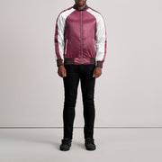 Close-Up Detail of Varsity &amp; Zipper Hardware on Clarke Maroon Varsity Nahkatakki Miehille