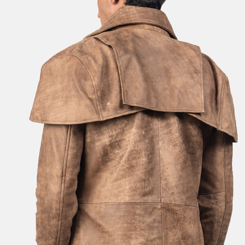 Close-Up Detail of Classic Collar &amp; Heavy-Duty Zipper Hardware on Men's Classic Ruskea Leather Duster Miehille