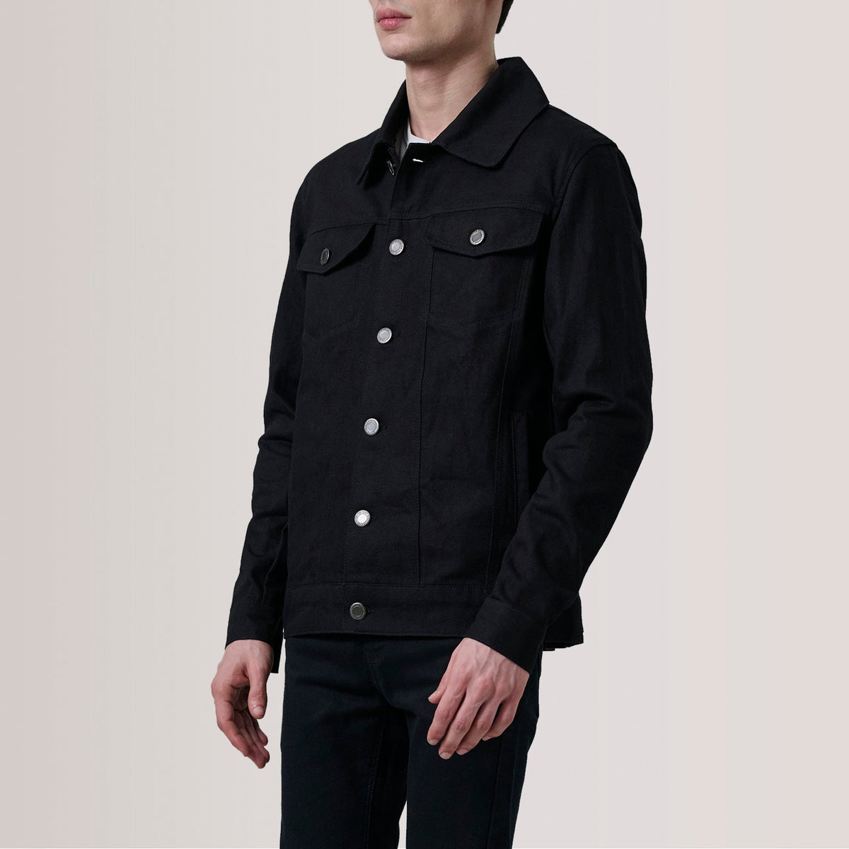 Conard Musta Denim Trucker Nahkatakki Miehille For Men - Lateral Side Profile View Showing Sleeve Cut &amp; Athletic Taper Fit