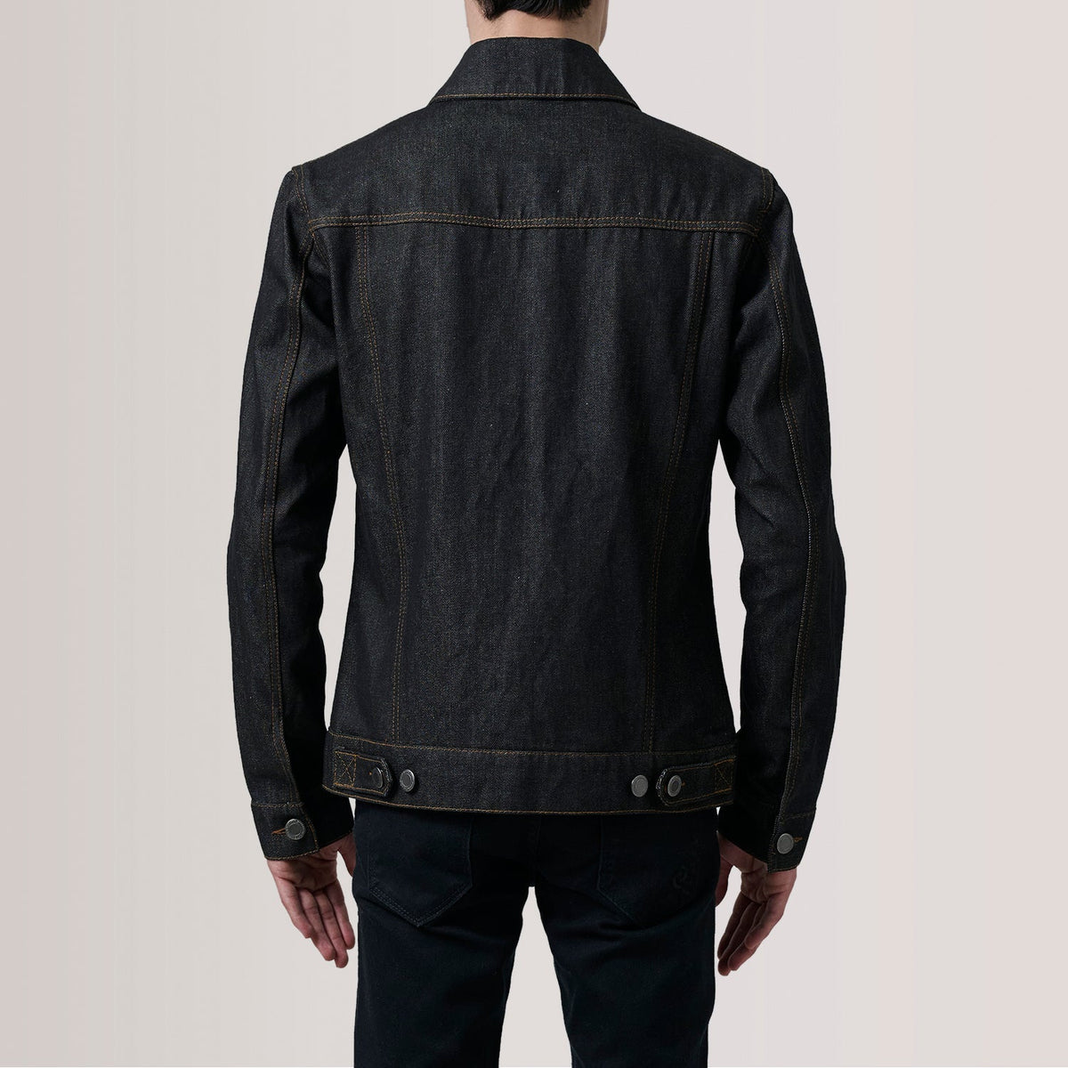 
Yksityiskohtainen lähikuva of Classic Collar & Heavy-Duty Zipper Hardware on Conard Faded Musta Denim Trucker Nahkatakki Miehille For Men