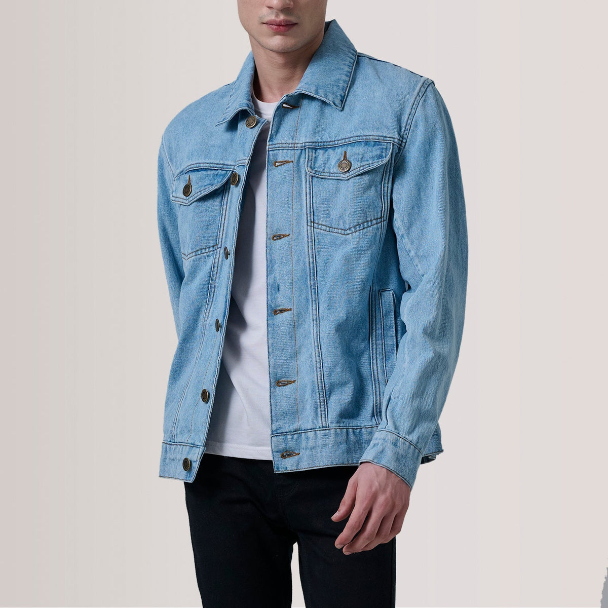 
Conard Light Sininen Denim Trucker Nahkatakki Miehille For Men in Light Blue Full-Grain Leather - Edestä ja räätälöity siluetti | Osta verkosta