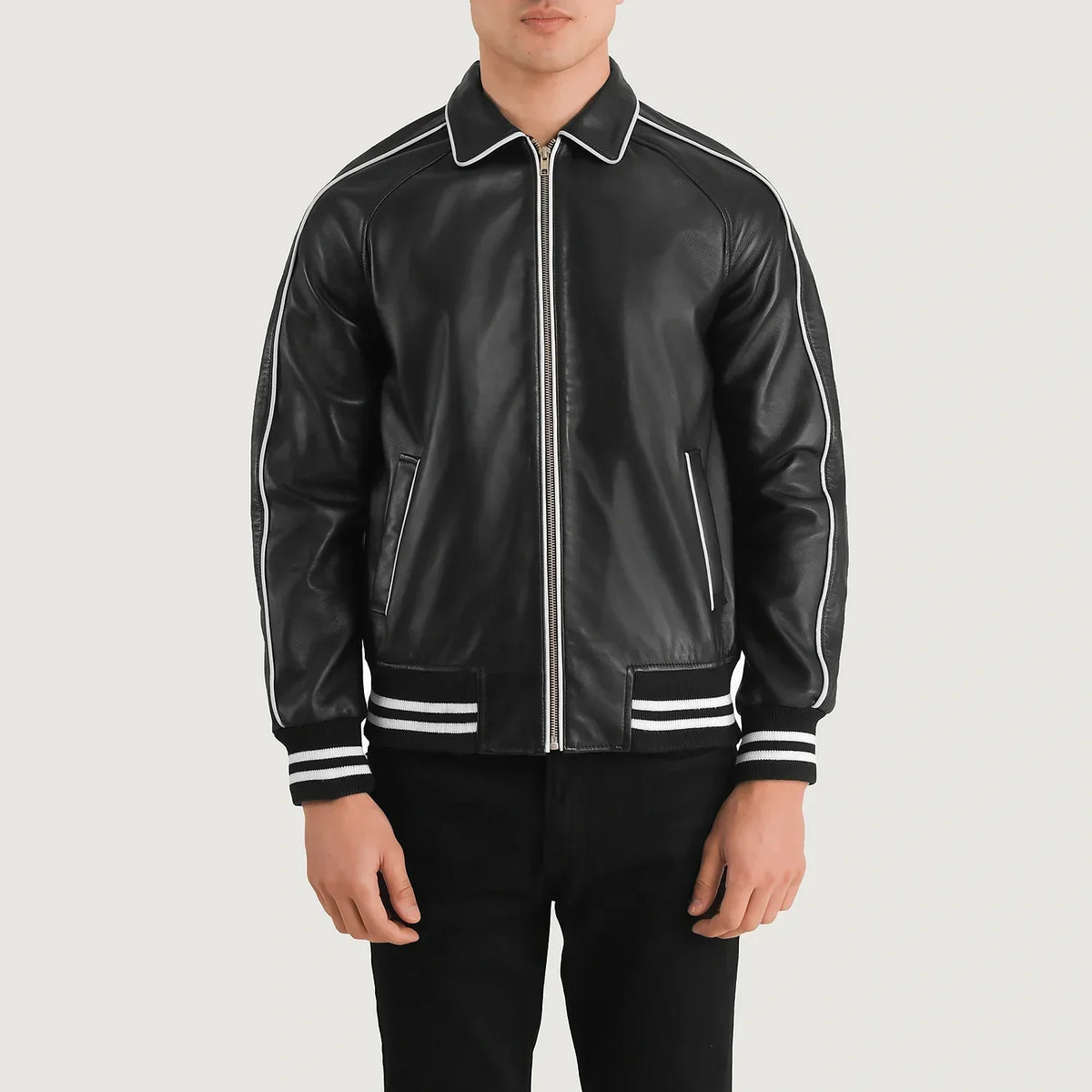 Close-Up Detail of Shirt collar &amp; Zipper Hardware on Cooper Musta Leather Varsity Nahkatakki Miehille
