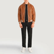 Cooper Vaaleanruskea Ruskea Leather Varsity Nahkatakki Miehille - Lateral Side Profile View Showing Sleeve Cut &amp; Athletic Taper Fit