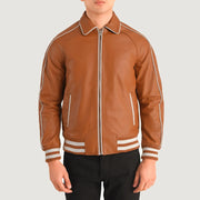 Close-Up Detail of Shirt collar &amp; Zipper Hardware on Cooper Vaaleanruskea Ruskea Leather Varsity Nahkatakki Miehille