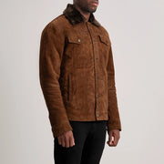 
Dallis Ruskea Suede Shearling Trucker Nahkatakki Miehille - Takaa istuvilla olkapäillä ja siistillä helmalla