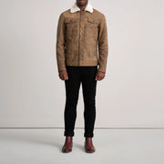 
Dallis Snuffed Brown Shearling Trucker Jacket - Sivuprofiili ergonomisella hihanleikkauksella