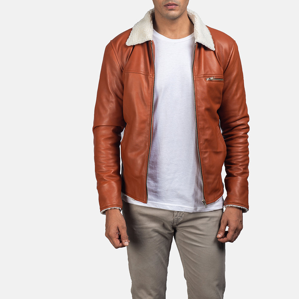 
Dan Frost Vaaleanruskea Lammasturkki Miehille in Brown Sheepskin Leather - Edestä ja räätälöity siluetti | Osta verkosta