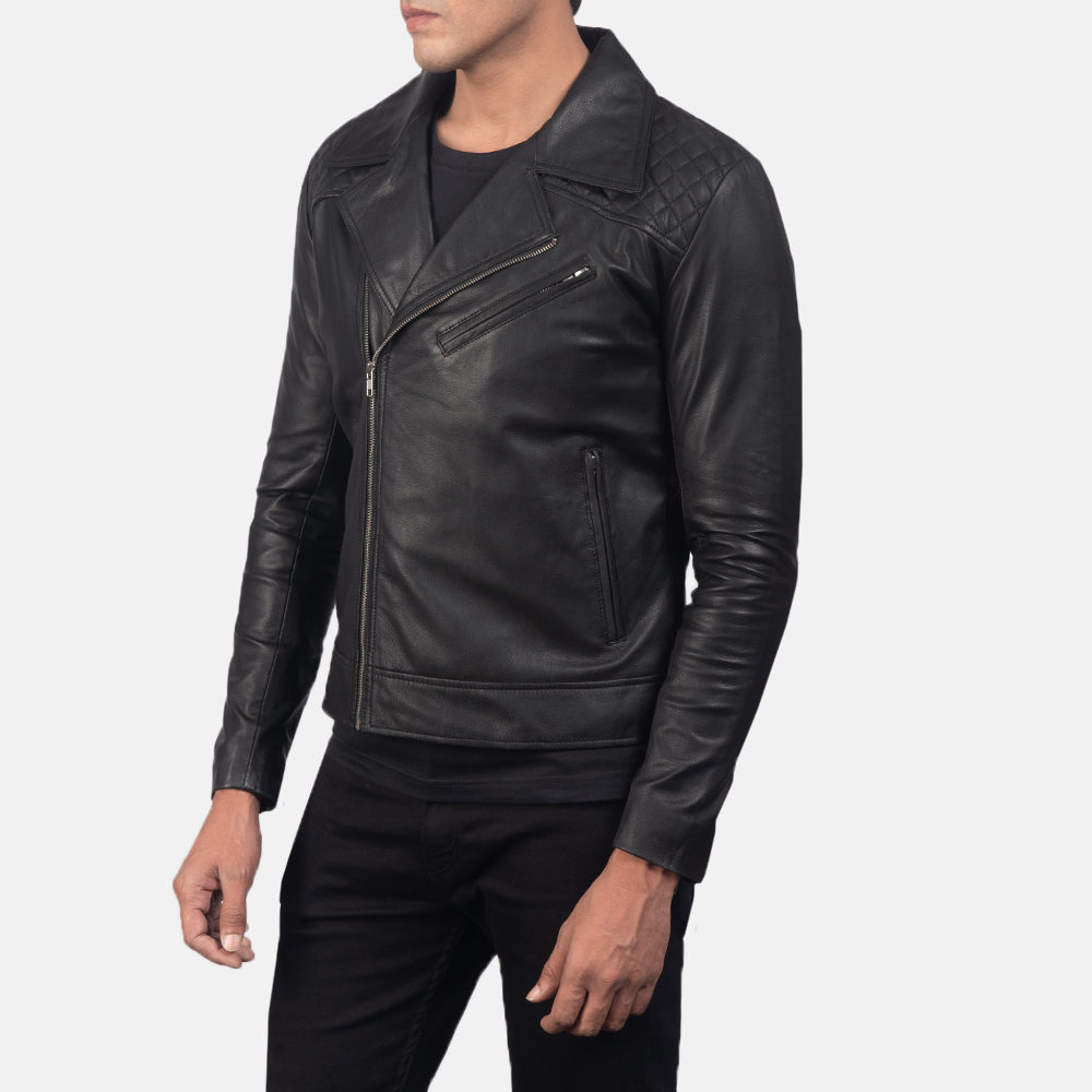 
Distressed Brown Goatskin Leather Biker Jacket - Takaa istuvilla olkapäillä ja siistillä helmalla