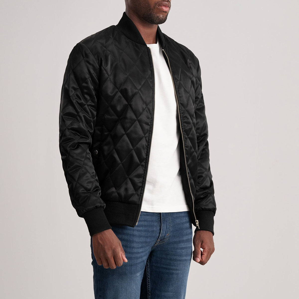 Danson Quilted Musta Varsity Nahkatakki Miehille - Lateral Side Profile View Showing Sleeve Cut &amp; Athletic Taper Fit