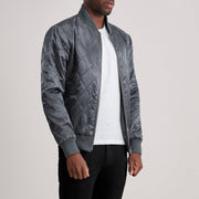 
Grey Satin Varsity Jacket - Takaa istuvilla olkapäillä ja siistillä helmalla