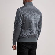 
Yksityiskohtainen lähikuva of Varsity & Zipper Hardware on Danson Tepattu Grey Varsity Nahkatakki Miehille