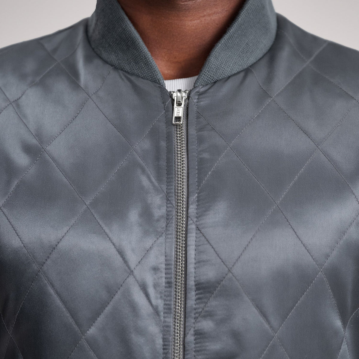 
Sisäpuolen näkymä Showing Polyester Lining & Kaksi käytännöllistä sisätaskua