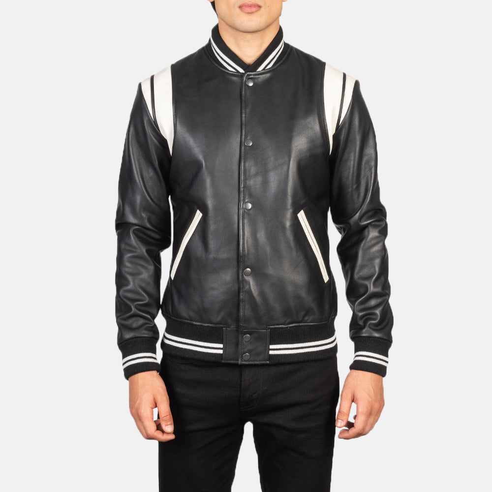 Close-Up Detail of Varsity &amp; Snap Buttons Hardware on Men's Dantee Musta Leather Varsity Nahkatakki Miehille