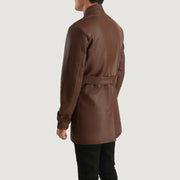 
Yksityiskohtainen lähikuva of High neck with Belt & Snap button Hardware on Dolf Ruskea Nahkatakki Miehille