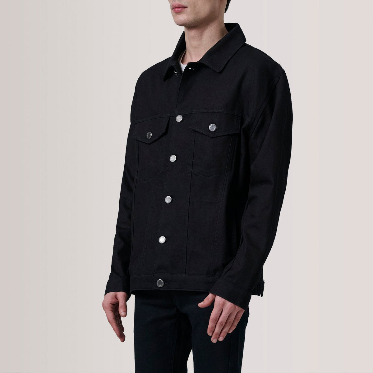 Eddie Musta Oversized Denim Trucker Nahkatakki Miehille For Men - Lateral Side Profile View Showing Sleeve Cut &amp; Athletic Taper Fit