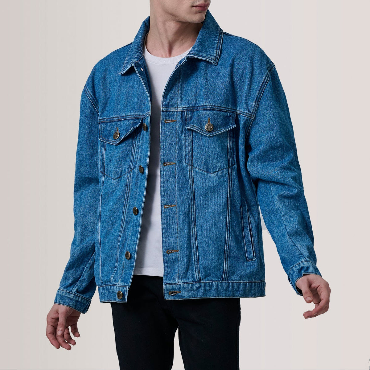 
Eddie Dark Sininen Oversized Denim Trucker Nahkatakki Miehille For Men in Dark Blue Full-Grain Leather - Edestä ja räätälöity siluetti | Osta verkosta