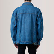
Yksityiskohtainen lähikuva of Classic Collar & Heavy-Duty Zipper Hardware on Eddie Dark Sininen Oversized Denim Trucker Nahkatakki Miehille For Men
