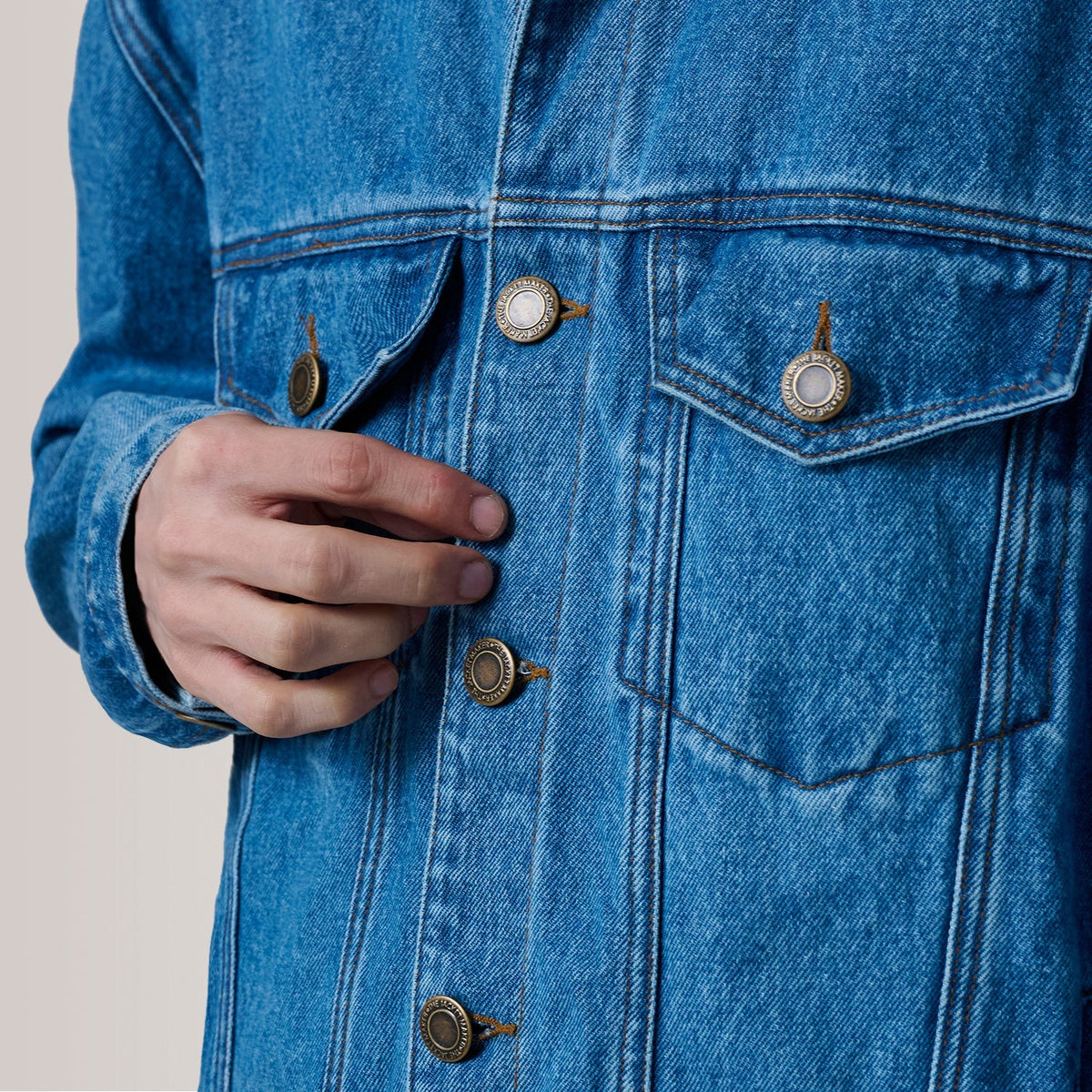 
Sisäpuolen näkymä Showing Quilted Viscose Lining & Kaksi käytännöllistä sisätaskua
