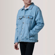 Eddie Light Blue Oversized Denim Trucker Nahkatakki Miehille For Men - Lateral Side Profile View Showing Sleeve Cut &amp; Athletic Taper Fit